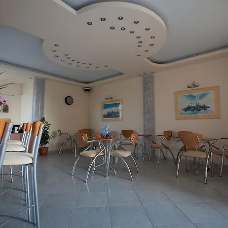 Cosmi Apts By Estia 3*